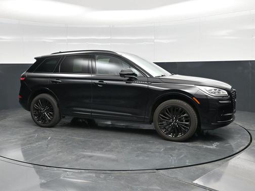 Infinite Black Metallic Clearcoat 2025 Lincoln Corsair Reserve
