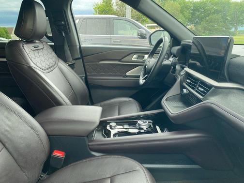 White Metallic 2025 Ford Explorer Platinum