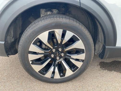 White Metallic 2025 Ford Explorer Platinum