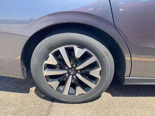 Sonic Gray Pearl 2025 Honda Odyssey EX-L