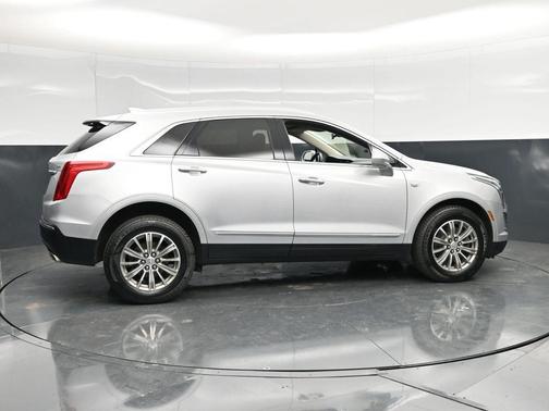 Radiant Silver Metallic 2018 Cadillac XT5 Luxury