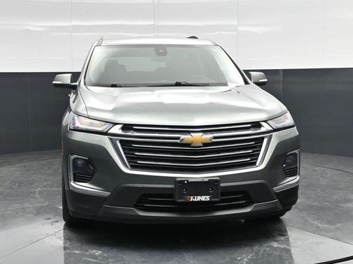 Silver Sage Metallic 2023 Chevrolet Traverse LT