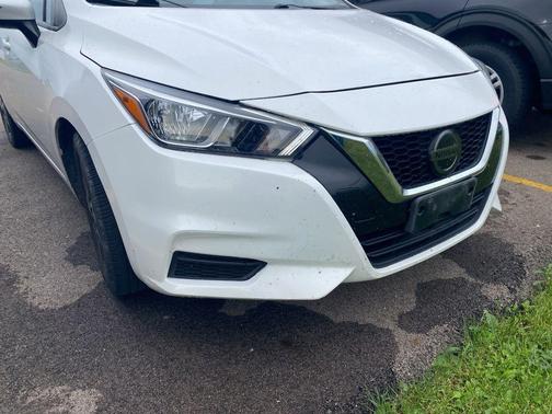 Aspen White TriCoat Pearl 2021 Nissan Versa 1.6 SV