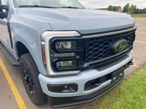 Glacier Gray Metallic Tri-Coat 2026 Ford F-250