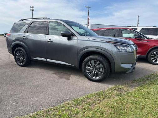 2023 Nissan Pathfinder SV