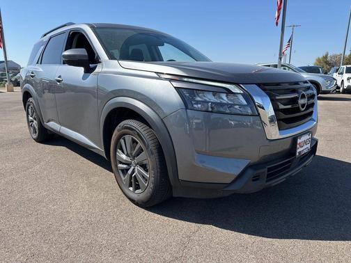 2023 Nissan Pathfinder SV