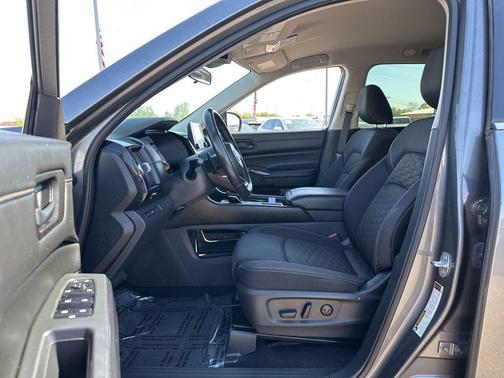 2023 Nissan Pathfinder SV