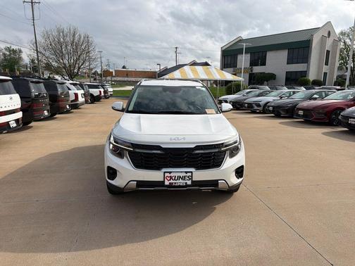 Snow White Pearl 2025 Kia Seltos S