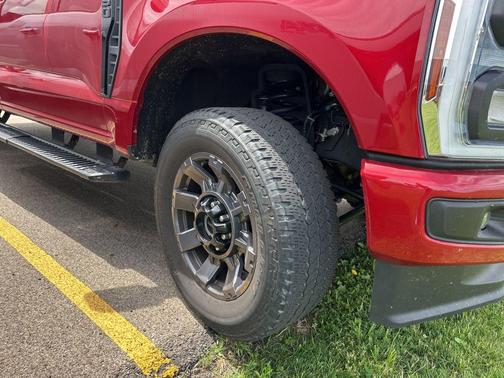 Rapid Red Metallic Tinted Clearcoat 2024 Ford F-250 Lariat