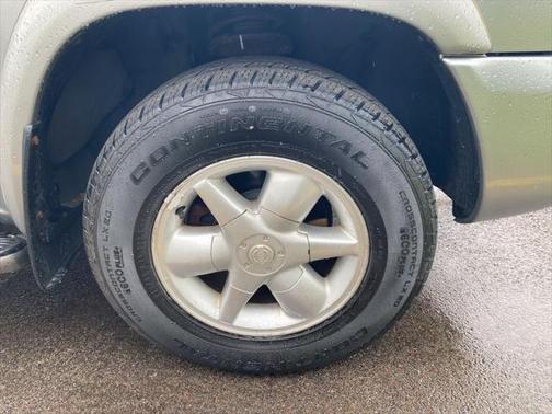 2001 Nissan Pathfinder LE