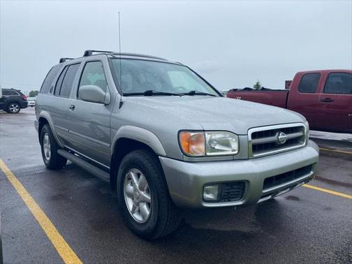 2001 Nissan Pathfinder LE
