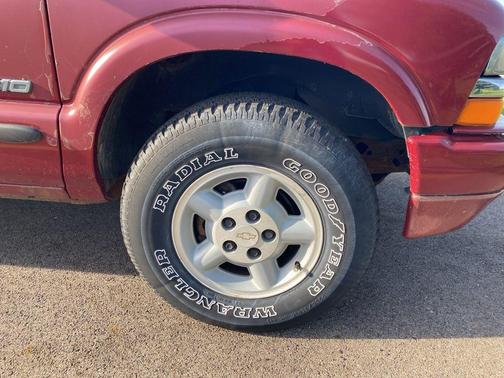 Dark Cherry Red Metallic 2004 Chevrolet S-10 Base
