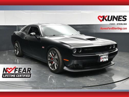 Pitch Black Clearcoat 2016 Dodge Challenger SRT 392