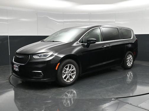 Diamond Black Crystal Pearlcoat 2024 Chrysler Pacifica Touring L