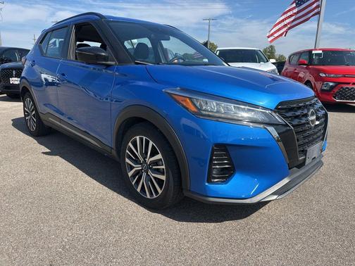 2022 Nissan Kicks SR
