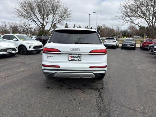 White 2025 Audi Q7 55 Premium Plus