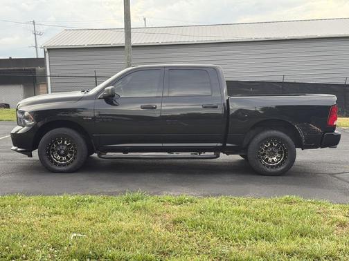 Brilliant Black Crystal Pearlcoat 2017 RAM 1500 Express