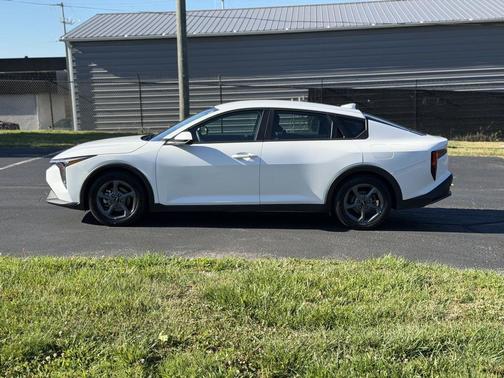 Snow White Pearl 2025 Kia K4 LXS