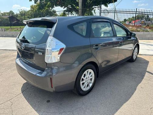 2014 Toyota Prius v Five