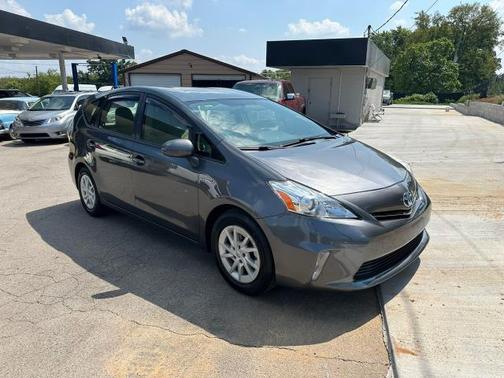 2014 Toyota Prius v Five