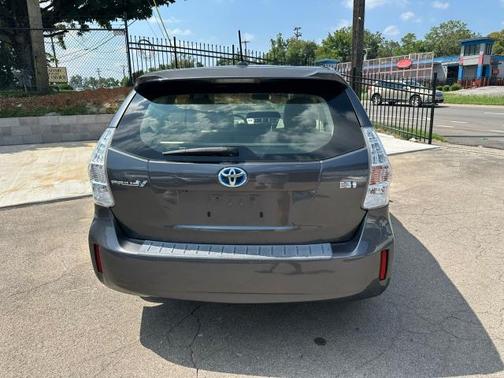 2014 Toyota Prius v Five