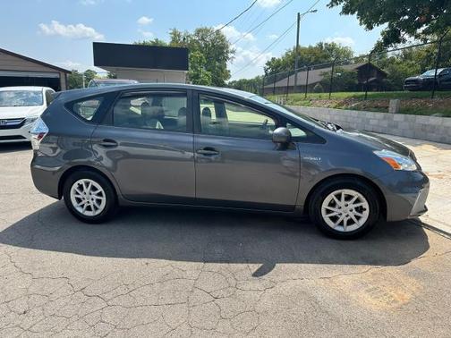 2014 Toyota Prius v Five