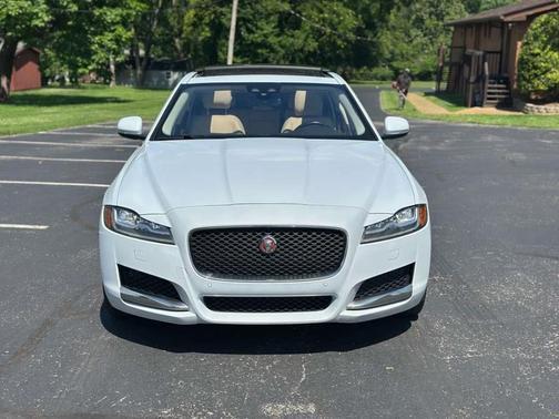 Fuji White 2018 Jaguar XF 25t Premium