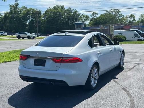 Fuji White 2018 Jaguar XF 25t Premium