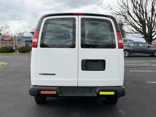 Summit White 2019 Chevrolet Express 2500 Work Van
