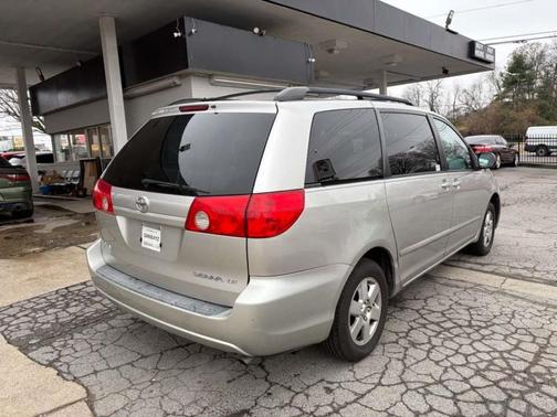 2010 Toyota Sienna SE