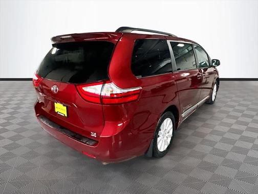 2017 Toyota Sienna XLE