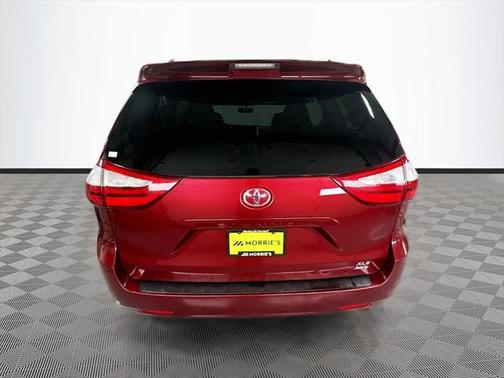 2017 Toyota Sienna XLE
