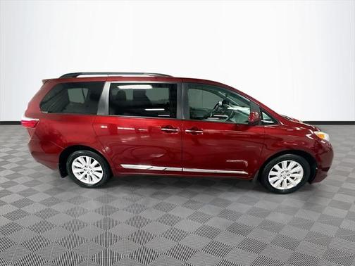 2017 Toyota Sienna XLE