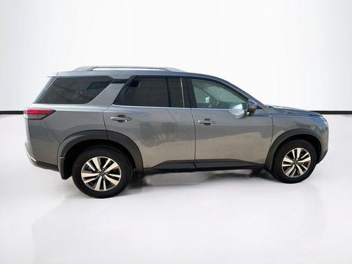 Gun Metallic 2025 Nissan Pathfinder SL 4WD