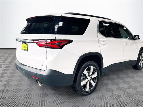 2022 Chevrolet Traverse LT Leather