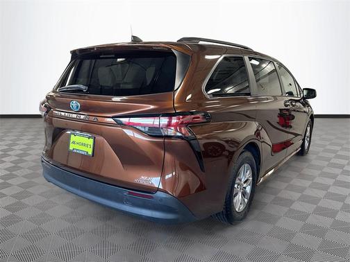 2021 Toyota Sienna XLE 7 Passenger