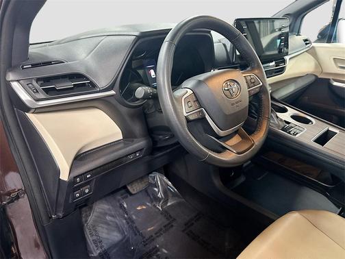 2021 Toyota Sienna XLE 7 Passenger
