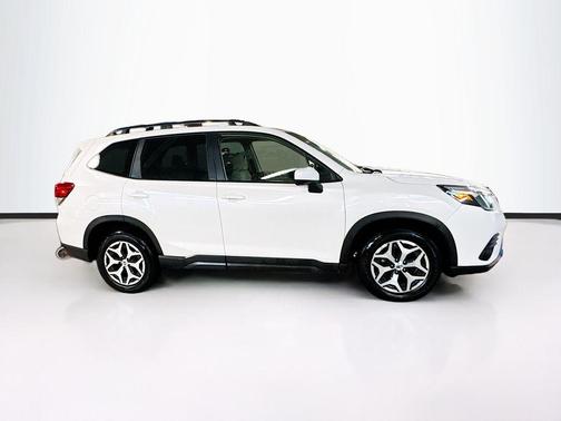 Crystal White Pearl 2022 Subaru Forester Premium