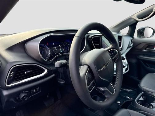 2025 Chrysler Pacifica L