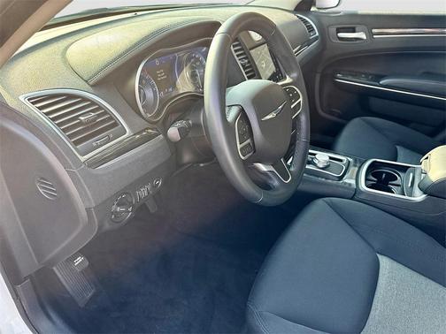 2018 Chrysler 300 Touring