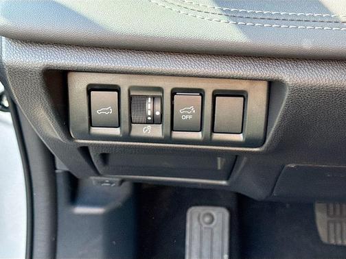 Ice Silver Metallic 2024 Subaru Outback Limited XT