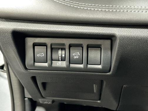 Ice Silver Metallic 2024 Subaru Outback Limited XT