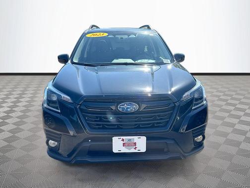 Crystal Black Silica 2023 Subaru Forester Premium