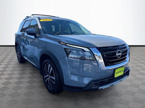 2025 Nissan Pathfinder Platinum 4WD
