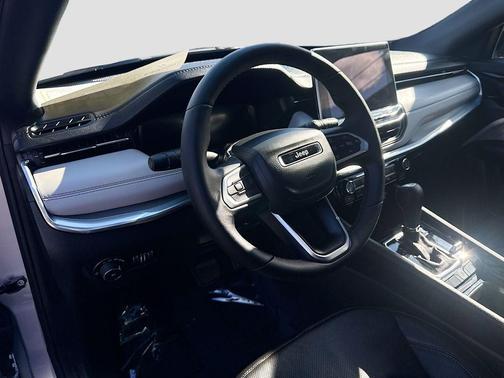 Silver Zynith Metallic Clearcoat 2024 Jeep Compass Limited