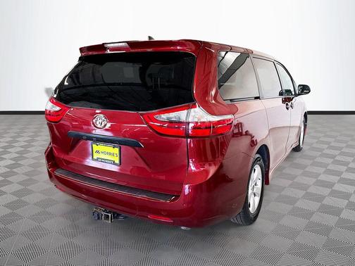 2020 Toyota Sienna SE