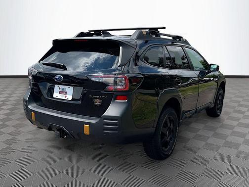 Crystal Black Silica 2023 Subaru Outback Wilderness