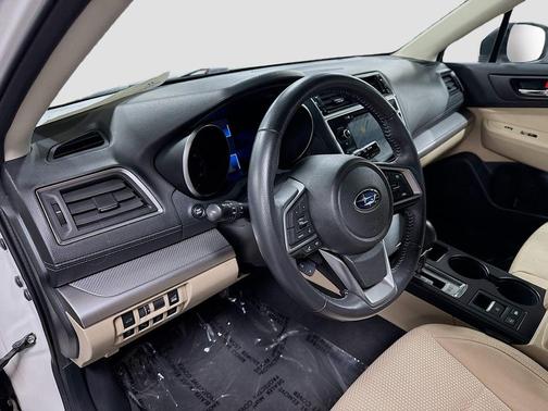 Crystal White Pearl 2018 Subaru Outback 2.5i Premium