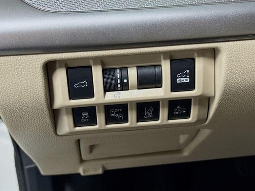 Crystal White Pearl 2018 Subaru Outback 2.5i Premium
