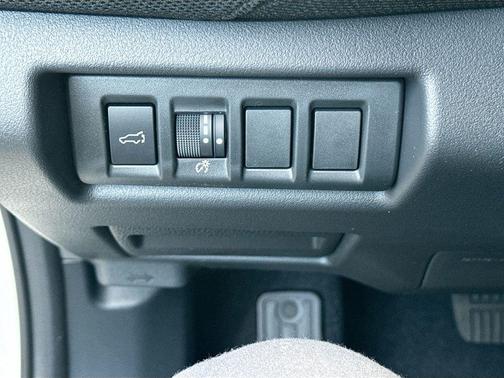 Crystal White Pearl 2026 Subaru Outback Limited